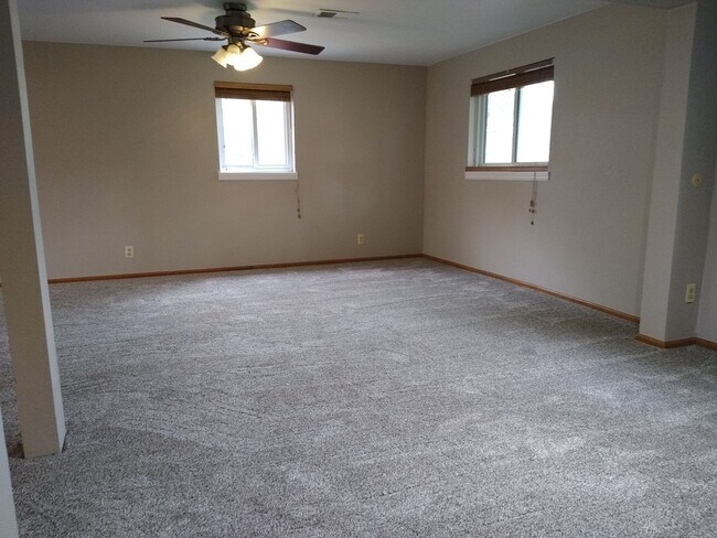 Building Photo - Stunning 4 bedroom 2 bath Virginia Village...