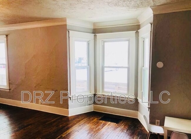 Building Photo - 1017 Bridge St NW