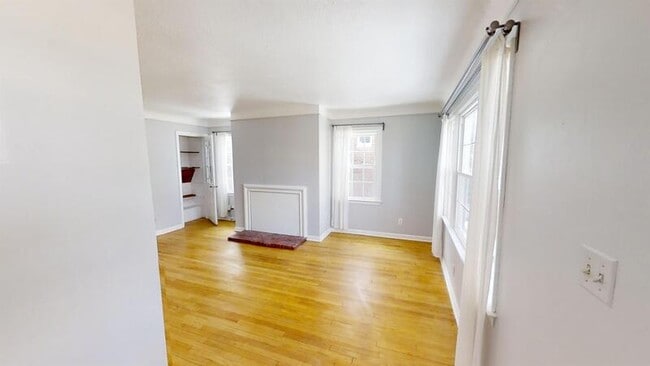 Building Photo - 601 W Hoover Ave