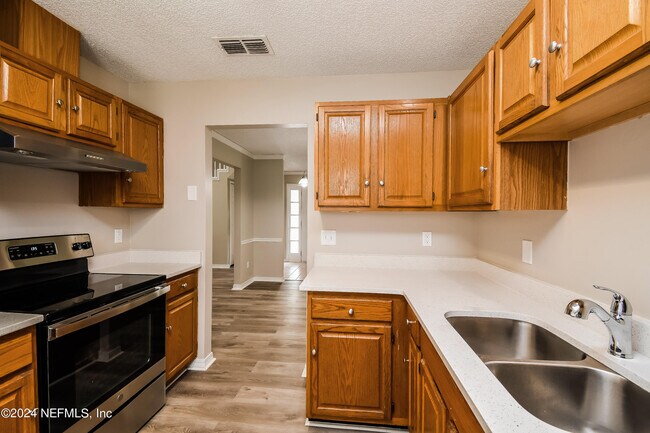 Building Photo - 8054 Loch Lomond Ln