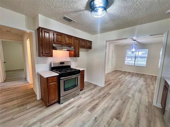 Building Photo - 307 W Gibson