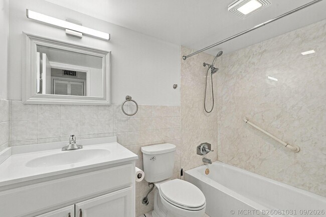 Building Photo - 175 NE 203rd Terrace