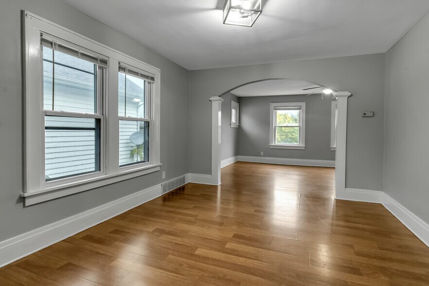 Building Photo - 272 Windermere Blvd