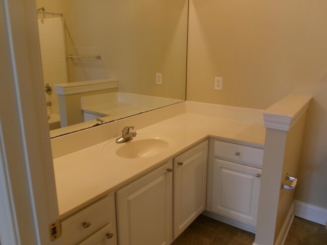 Building Photo - 110 Fountain Pointe Ln