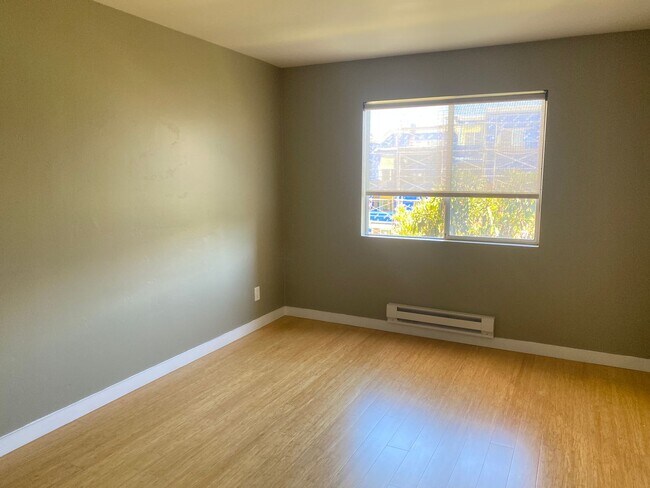 Building Photo - Advent - Beautiful & Bright Two Bedroom W/...
