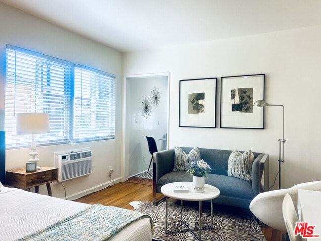 Building Photo - 1860 Alexandria Ave