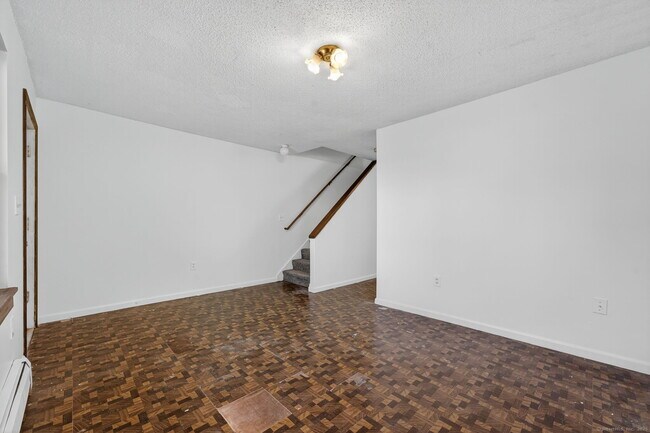 Building Photo - 33 Guilford St