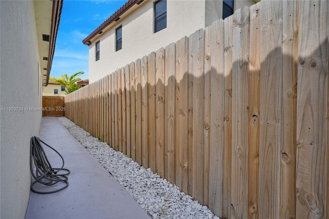 Building Photo - 151 NE 27th Terrace