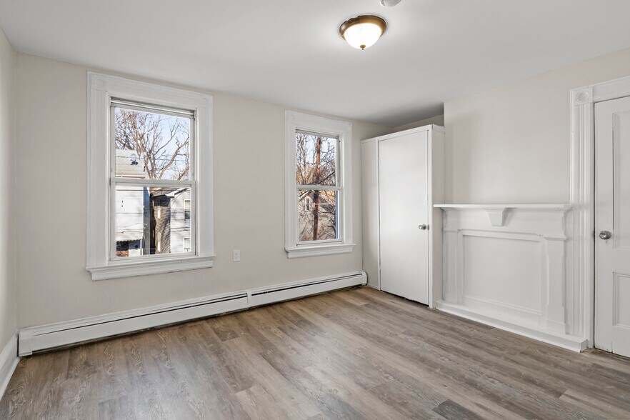 Building Photo - 202 N 1st St