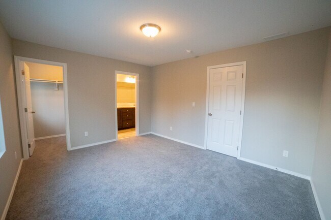 Building Photo - ALFOJ03