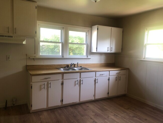 Building Photo - 3207 Alpena St