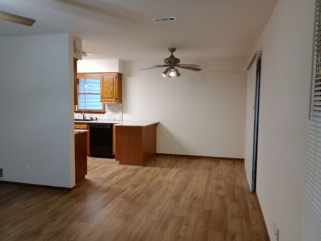 Building Photo - Charming 3 Bedroom, 2 Bath Single Family H...