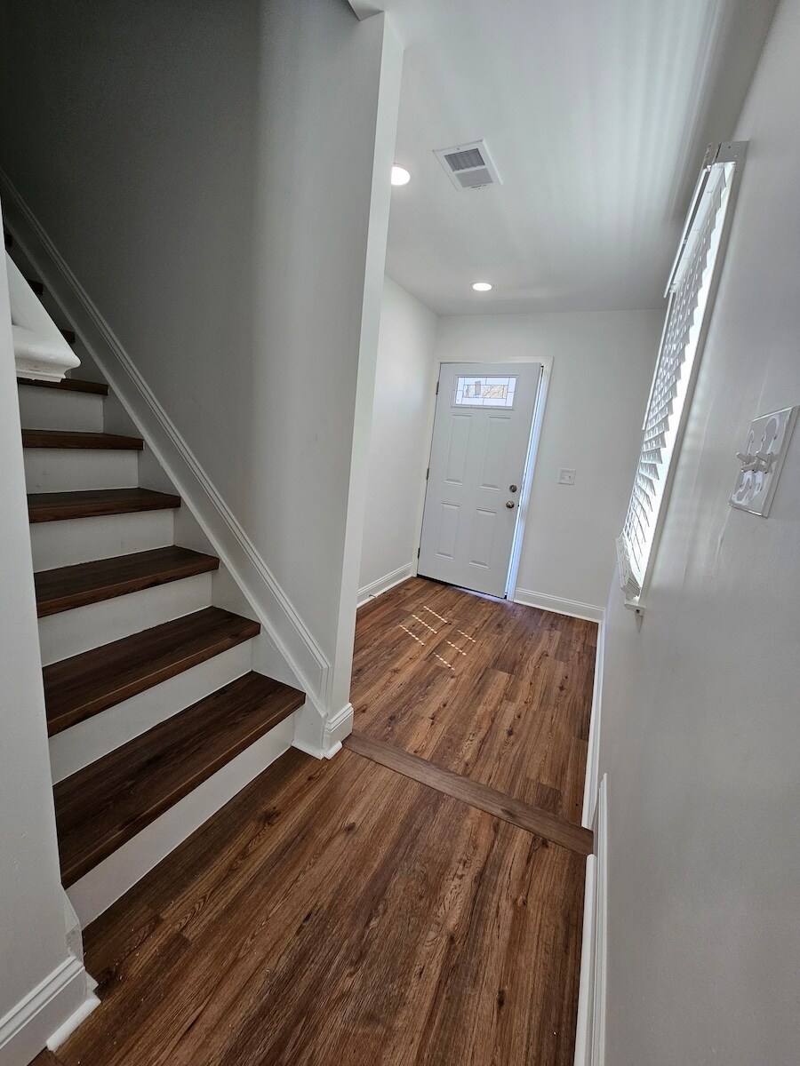 Building Photo - 61 Edwards Ave