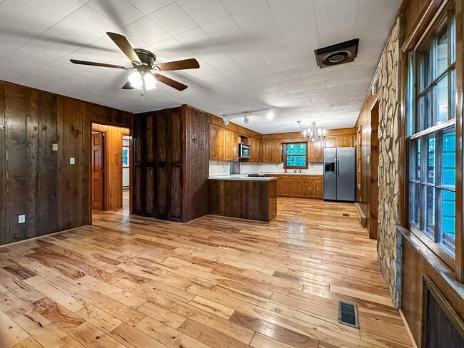 Building Photo - 8835 Tallow Tree Rd