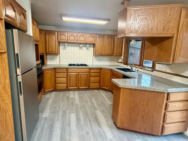 Building Photo - Beautifully Updated 3-Bed, 2-Bath Home – 2,088 Sq Ft with 2-Car Garage