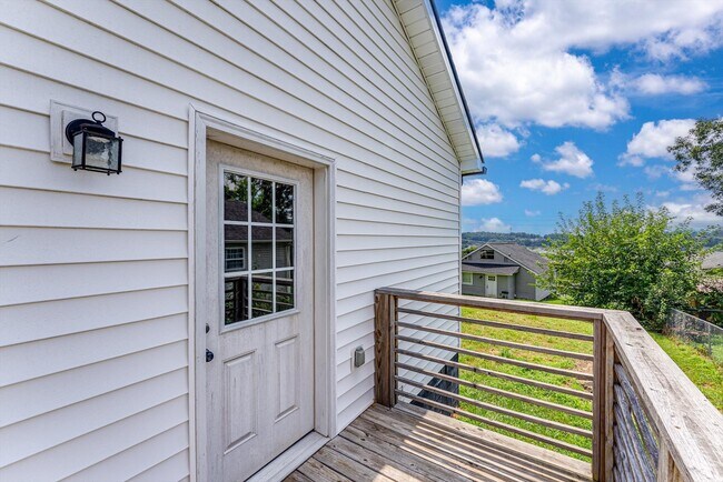 Building Photo - 5004 Knoxwood Dr