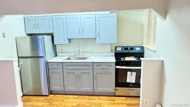 Building Photo - 67 Shonnard Pl
