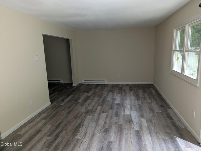 Building Photo - 28 Clubhouse Dr
