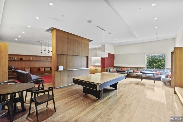 Building Photo - 509 River Rd