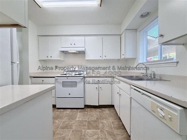 Building Photo - 18317 SW Jann Dr