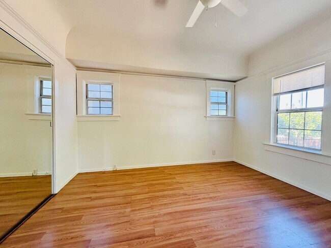 Building Photo - 2130 W 29th Pl