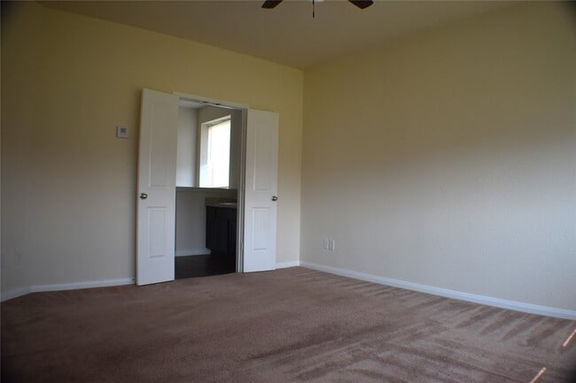 Building Photo - 204 White Wing Ln