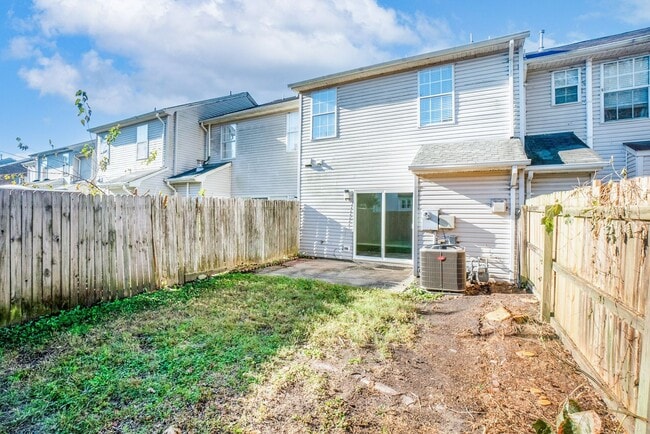Building Photo - Open floor plan with 2 primary suites. Ava...