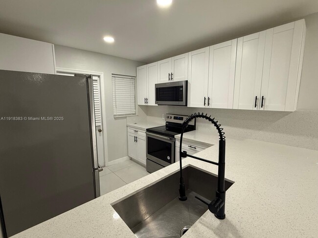 Building Photo - 2461 SW 82nd Ave