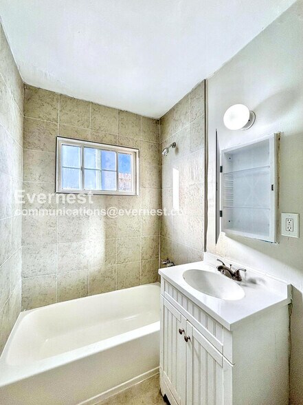 Building Photo - 1434 Plaza del Amo