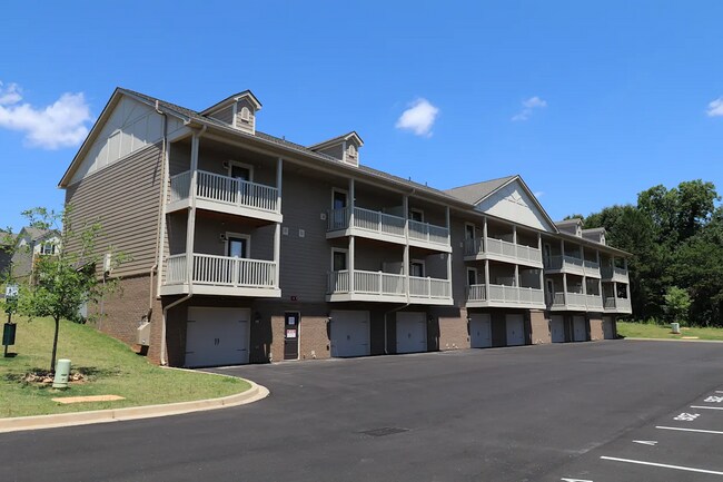 Building Photo - 610 Universal Dr