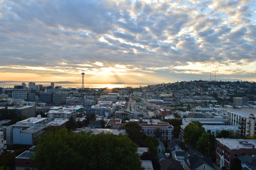 365 days of views - 601 Belmont Ave E