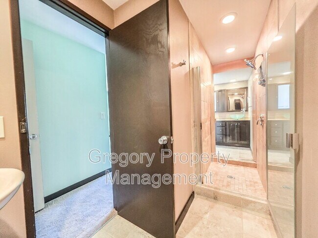 Building Photo - 11757 NE 143rd St