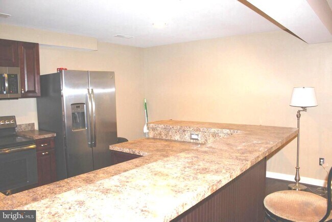 Building Photo - 2707 Hollywell Ct