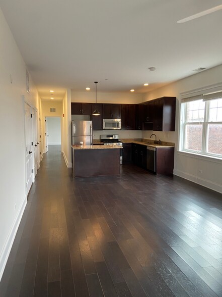 Building Photo - 2500 Green Bay Rd