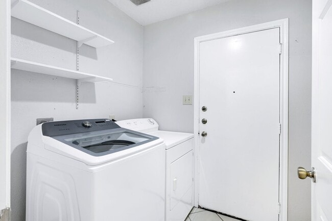 Building Photo - Stunning 3 Bedroom - 2.5 Bath Home for Rent!