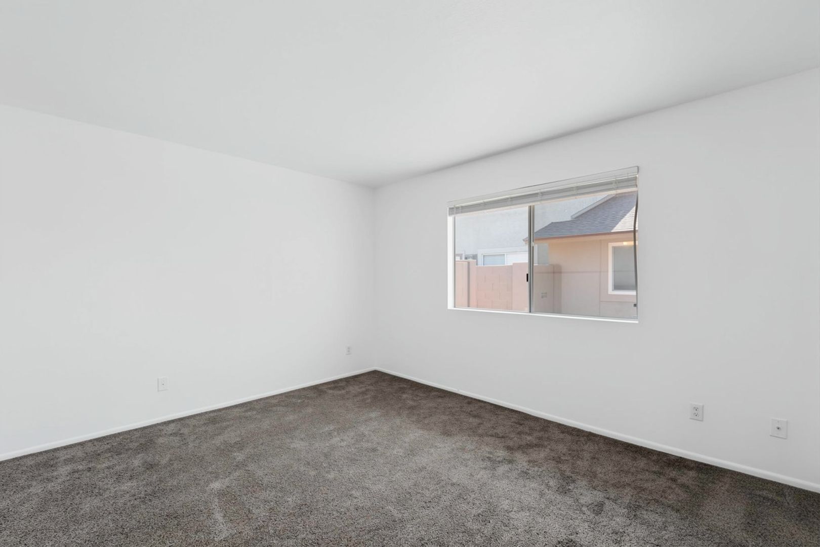 Building Photo - 1336 N 85th Pl