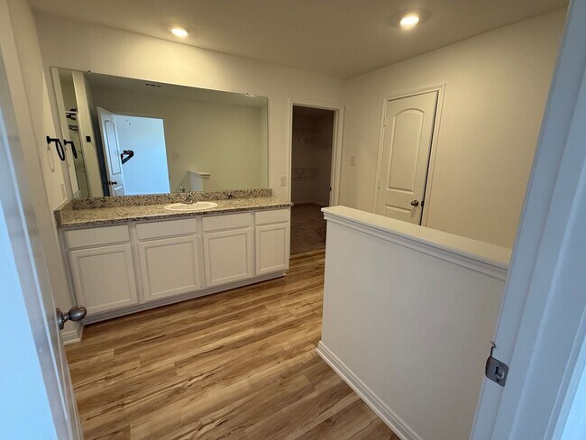 Building Photo - Move-In Ready 4BR with Private Yard & Fire Pit – Won’t Last!