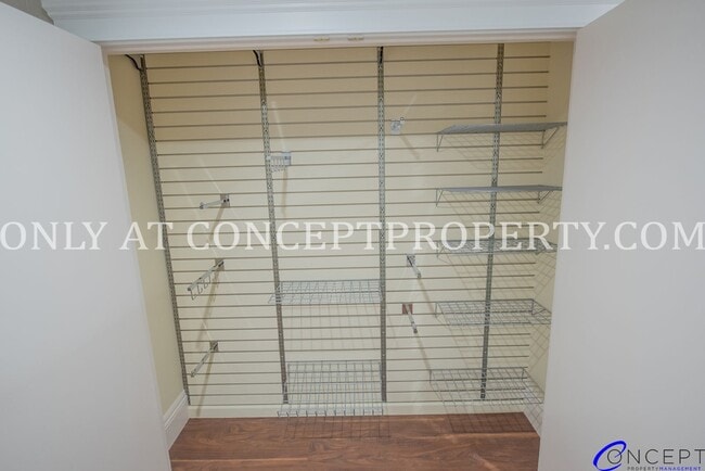 Building Photo - Attractive 4 Bed 3 Bathroom Home: Backing Park - 2 Car Garage