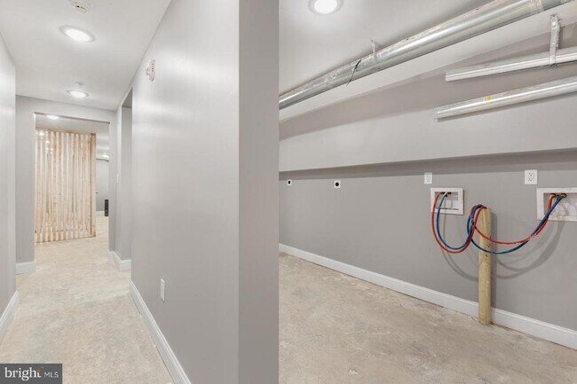 Building Photo - 624 N 35th St