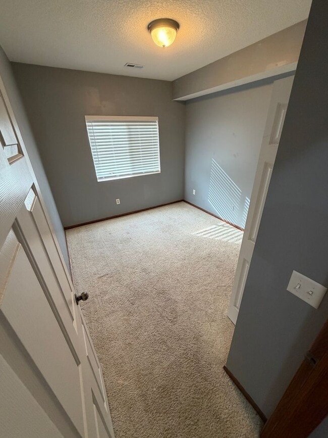 Building Photo - Comfort, Convenience & Location — 3-Bedroom Ankeny Condo