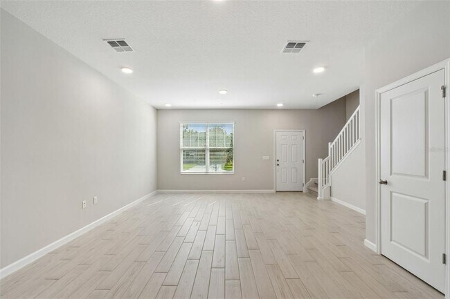 Building Photo - 502 Lady Palm St