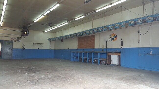 Building Photo - 21 E Romeo Rd