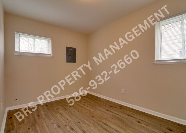 Building Photo - 3 BD 1 Bath in Hazel Park