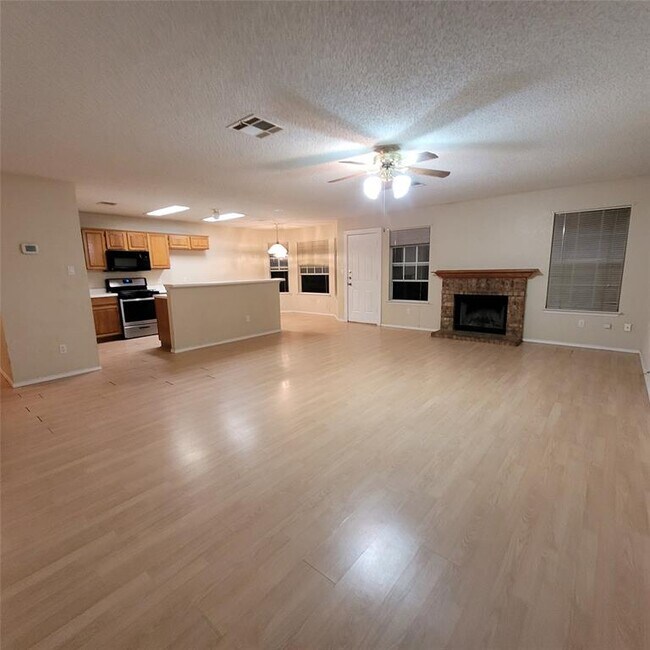 Building Photo - 1204 Cedar Oaks Dr