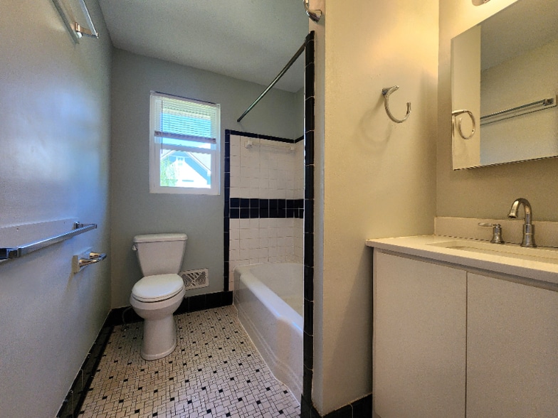 Building Photo - 226 Brookdale Ave