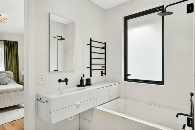 Building Photo - 509 E Mary St