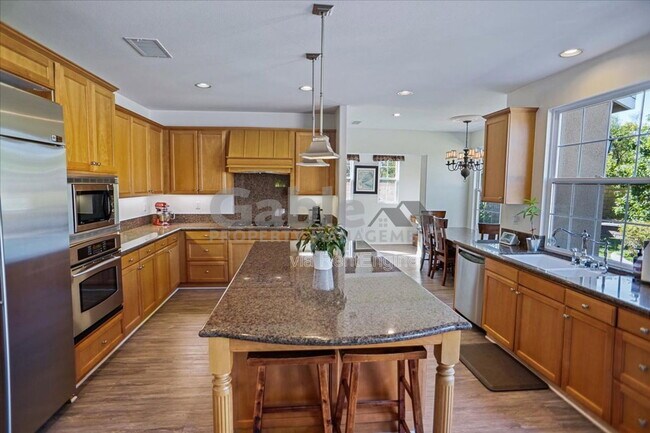 Building Photo - 26155 Lone Rock Ct