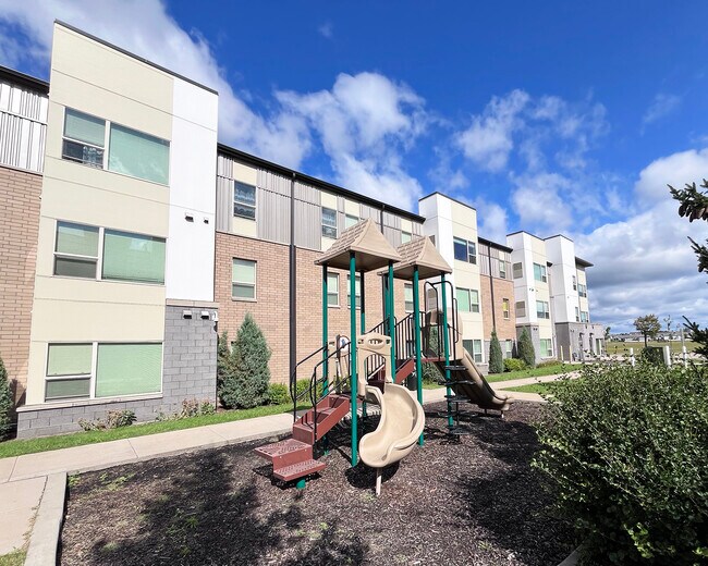 Building Photo - Sunwood Village