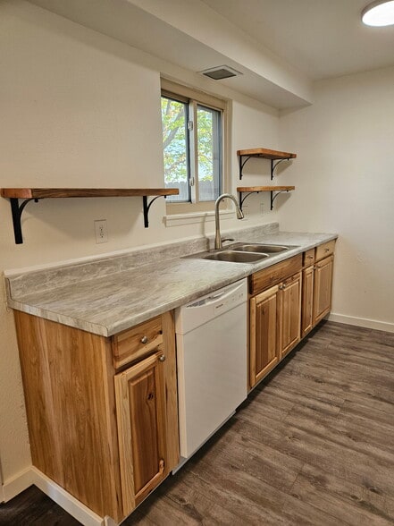 Building Photo - 479 White Cloud Dr