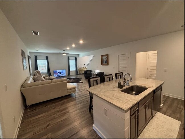 Building Photo - 58 Sandhill Ct